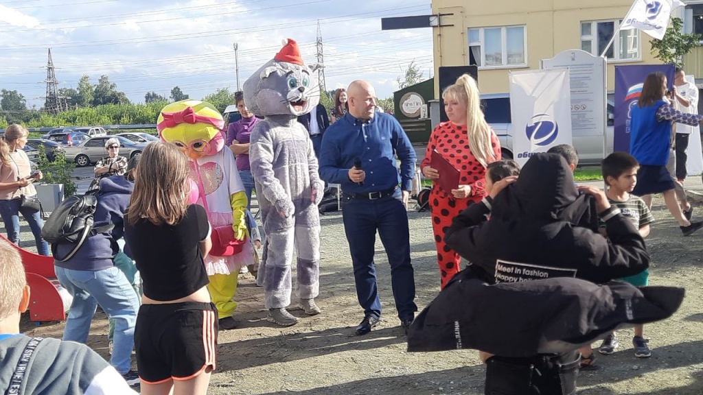 В Кировском районе Новосибирска открыли новую детскую площадку В Кировском районе Новосибирска открыли новую детскую площадку