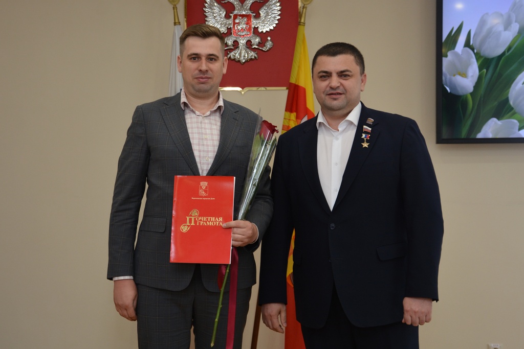 «Профессия — это служение»: Герой России Андрей Дьяченко и Юлия Попова поздравили воронежских медиков с профессиональным праздником