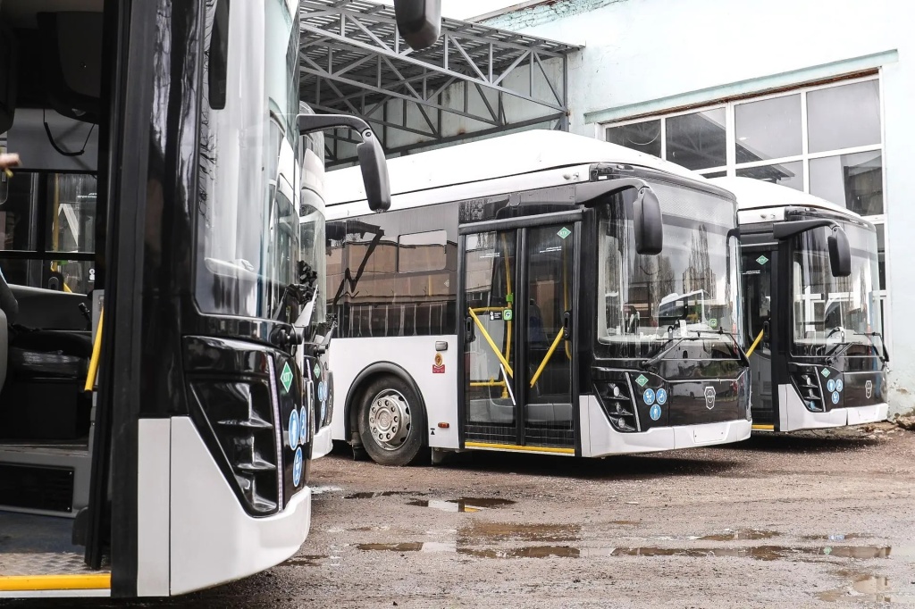 Сергей Петрин: 10 новых автобусов‑«гармошек» выйдут на маршруты Воронежа до конца апреля
