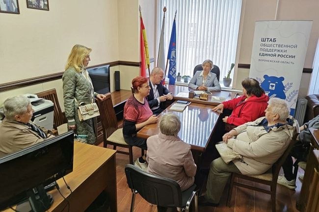 Жители микрорайона ВАИ обратились к депутату Воронежской гордумы: проблемы поликлиники, школ и дворов требуют решения Жители микрорайона ВАИ обратились к депутату Воронежской гордумы: проблемы поликлиники, школ и дворов требуют решения