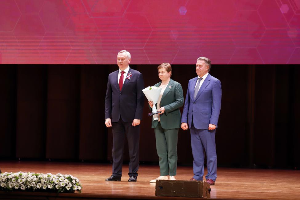 Спикер ЗАКСа Новосибирской области поздравил медработников с предстоящим профессиональным праздником