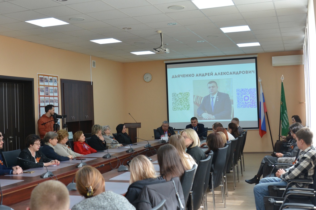 Урок Мужества в ВИЭСУ: Герой России Андрей Дьяченко поделился опытом с молодёжью Воронежа