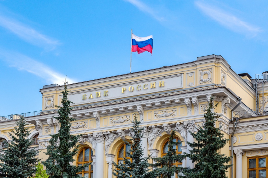 ЦБ продлил ограничения на перевод средств за рубеж