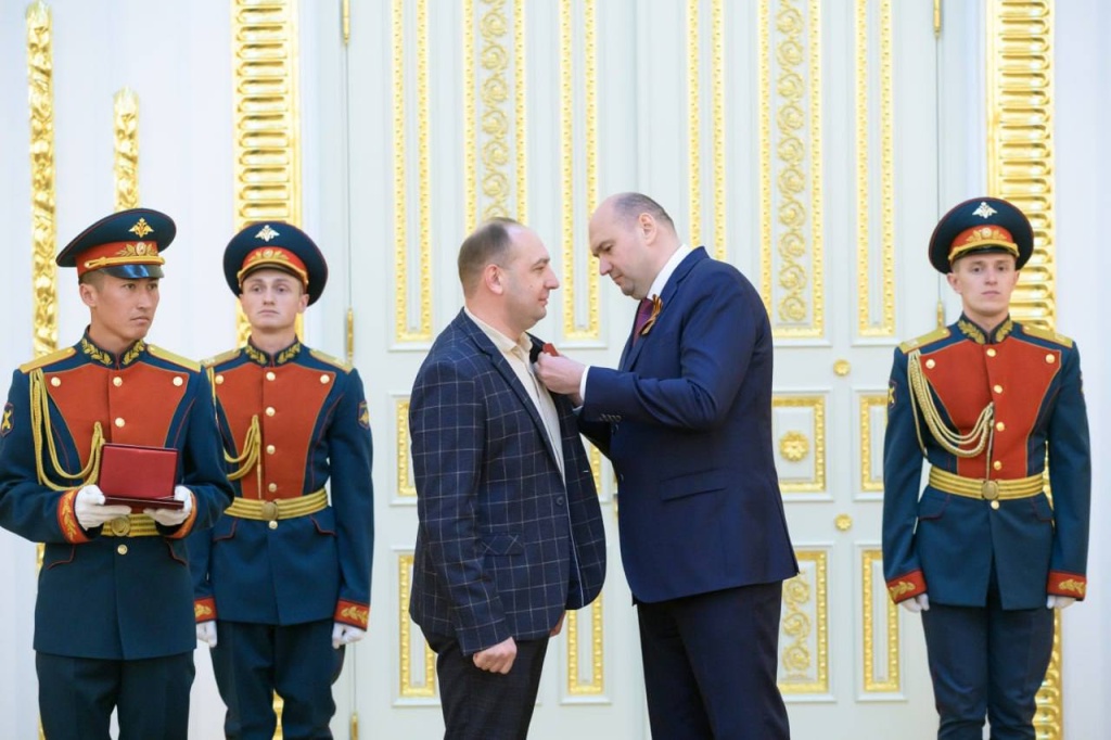 Врио Оренбургской области Евгений Солнцев вручил 49 государственных наград жителям региона