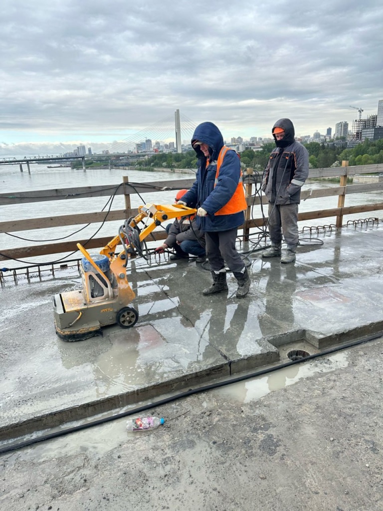 В Новосибирске на семи мостах ведутся ремонтные работы