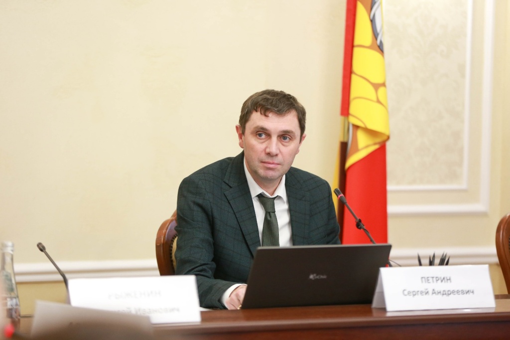 Сергей Петрин вручил благодарственные письма победителям Национальной премии «Бизнес-успех»