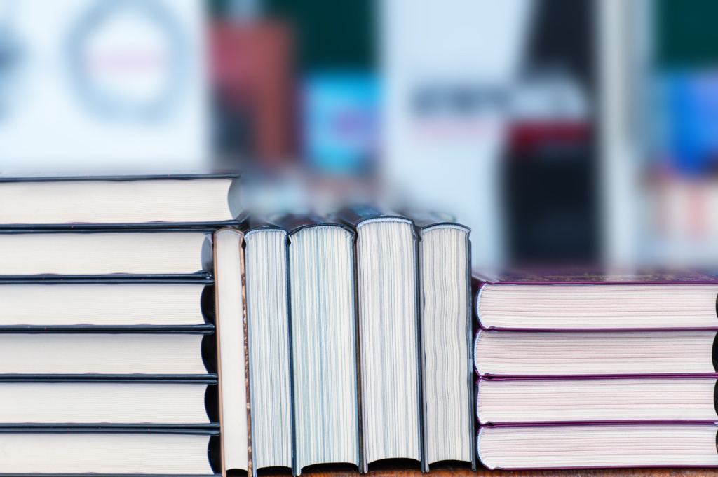 Книжный рынок под ударом: новые ограничения бьют по издателям