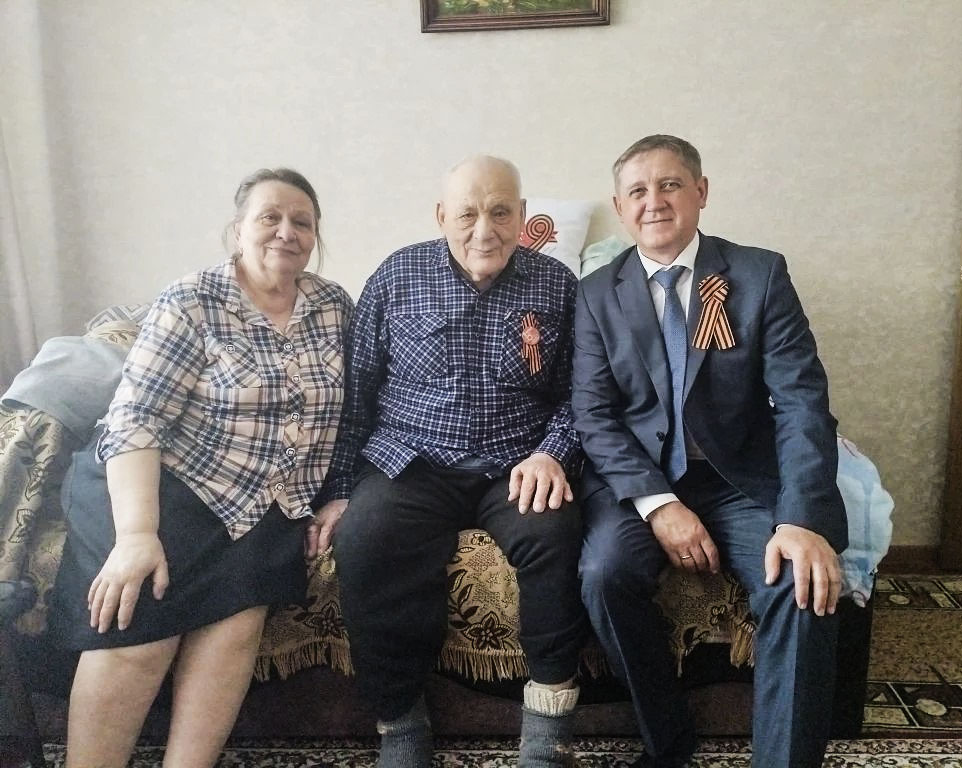 День Победы в Воронеже: депутаты вместе с жителями почтили память героев и поздравили ветеранов День Победы в Воронеже: депутаты вместе с жителями почтили память героев и поздравили ветеранов