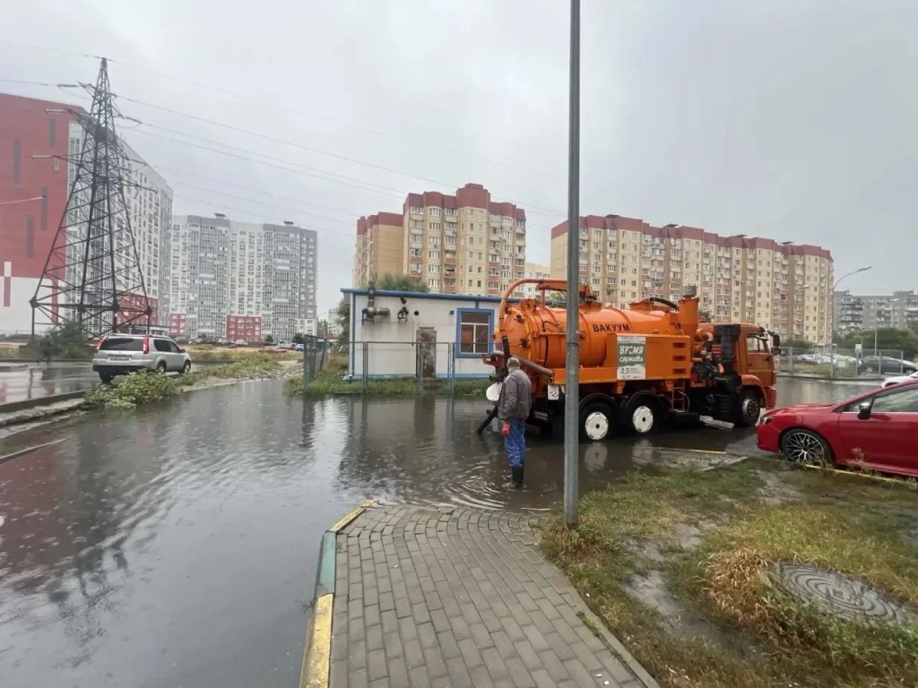 Как в Воронеже устраняют последствия осадков Как в Воронеже устраняют последствия осадков